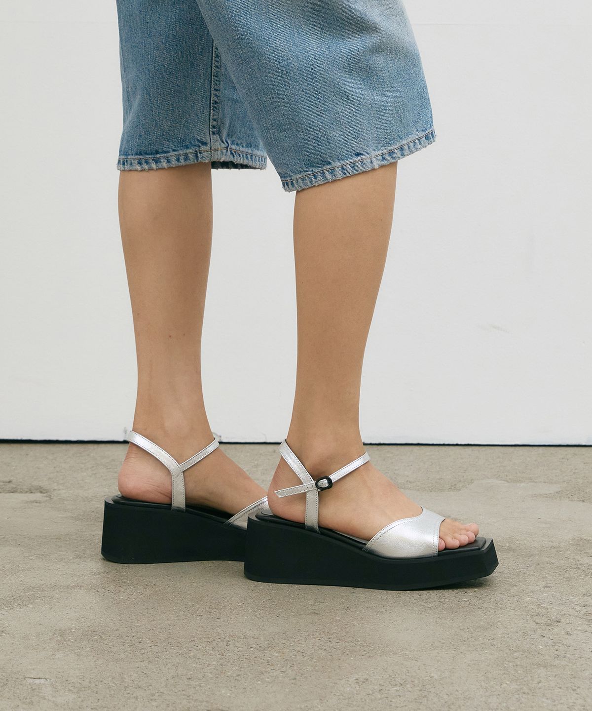트윗비피(TWVP) 리안 플랫폼 샌들 실버 Lian Platform Sandals 24S83SV