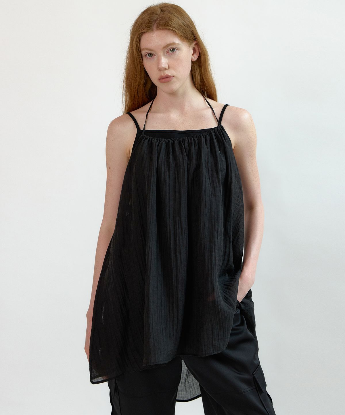 네벨에브리웨어(NEBELEVERYWEAR) Tencel Wrinkle Sleeveless_Black