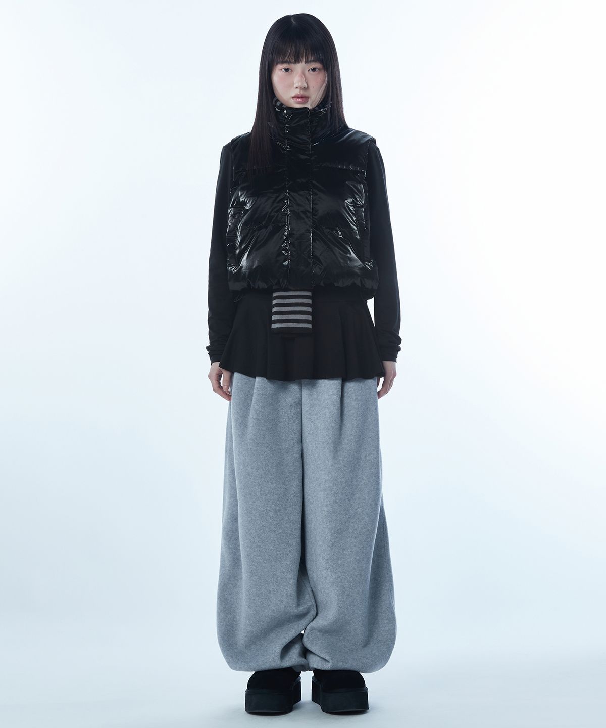 무신사 스탠다드 우먼(MUSINSA STANDARD WOMAN) 우먼즈 데일리 푸퍼 샤이니 크롭 패딩 베스트 [블랙]