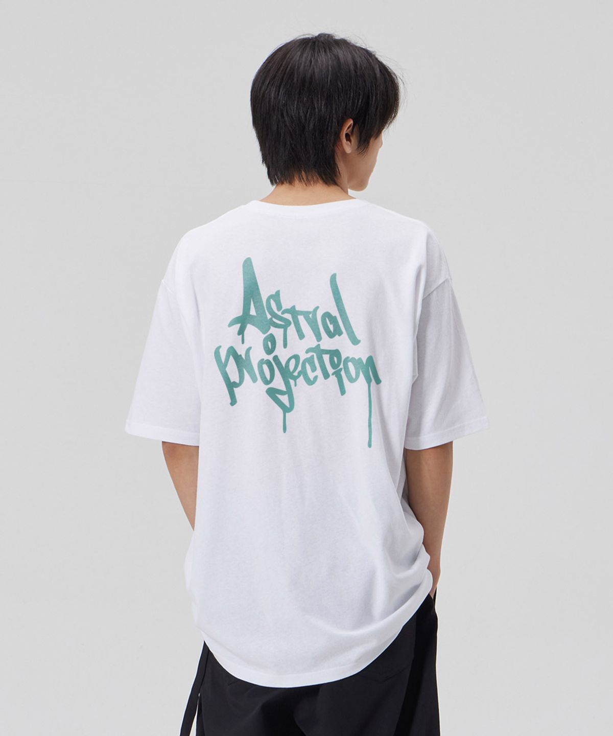 아스트랄 프로젝션(ASTRAL PROJECTION) [팬 그래피티 레터링 로고]코튼 루즈핏 반팔 티셔츠_화이트