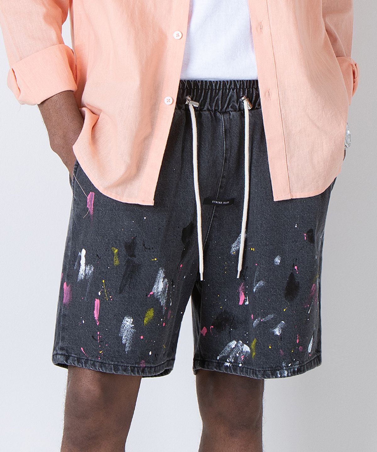 스트라이크(STRIKE) Black Wash Multi-Hue Painted Denim Shorts (RELAX)