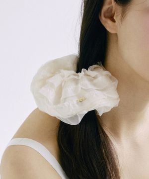HSU008 Oversized ruffled lace scrunchie