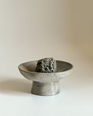 Stone and Plate_Grey