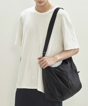 LIGHTWEIGHT MESSENGER BAG (BLACK) / RECYCLED