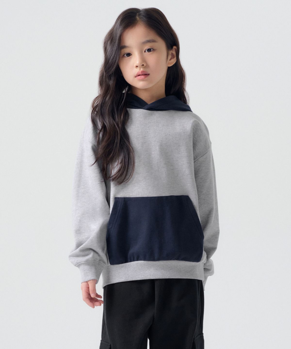 무신사 스탠다드 키즈(MUSINSA STANDARD KIDS) 오버사이즈 컬러 블록 후디드 스웨트셔츠 [미디엄 그레이/네이비]
