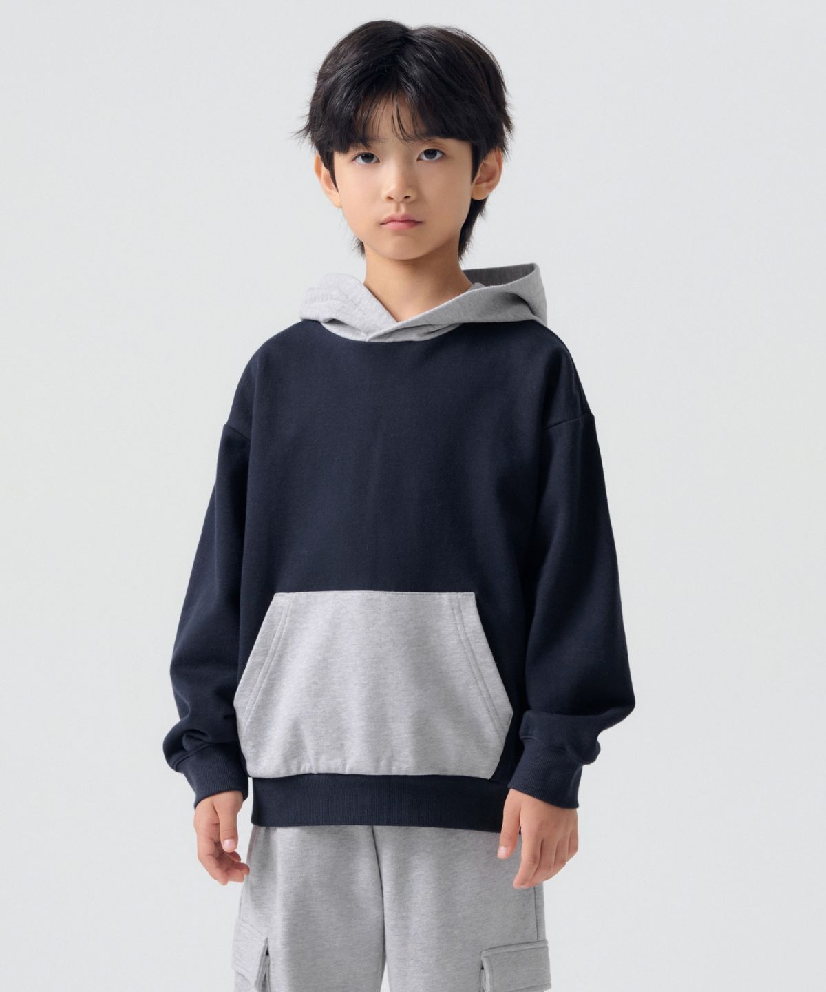 무신사 스탠다드 키즈(MUSINSA STANDARD KIDS) 오버사이즈 컬러 블록 후디드 스웨트셔츠 [네이비/미디엄 그레이]