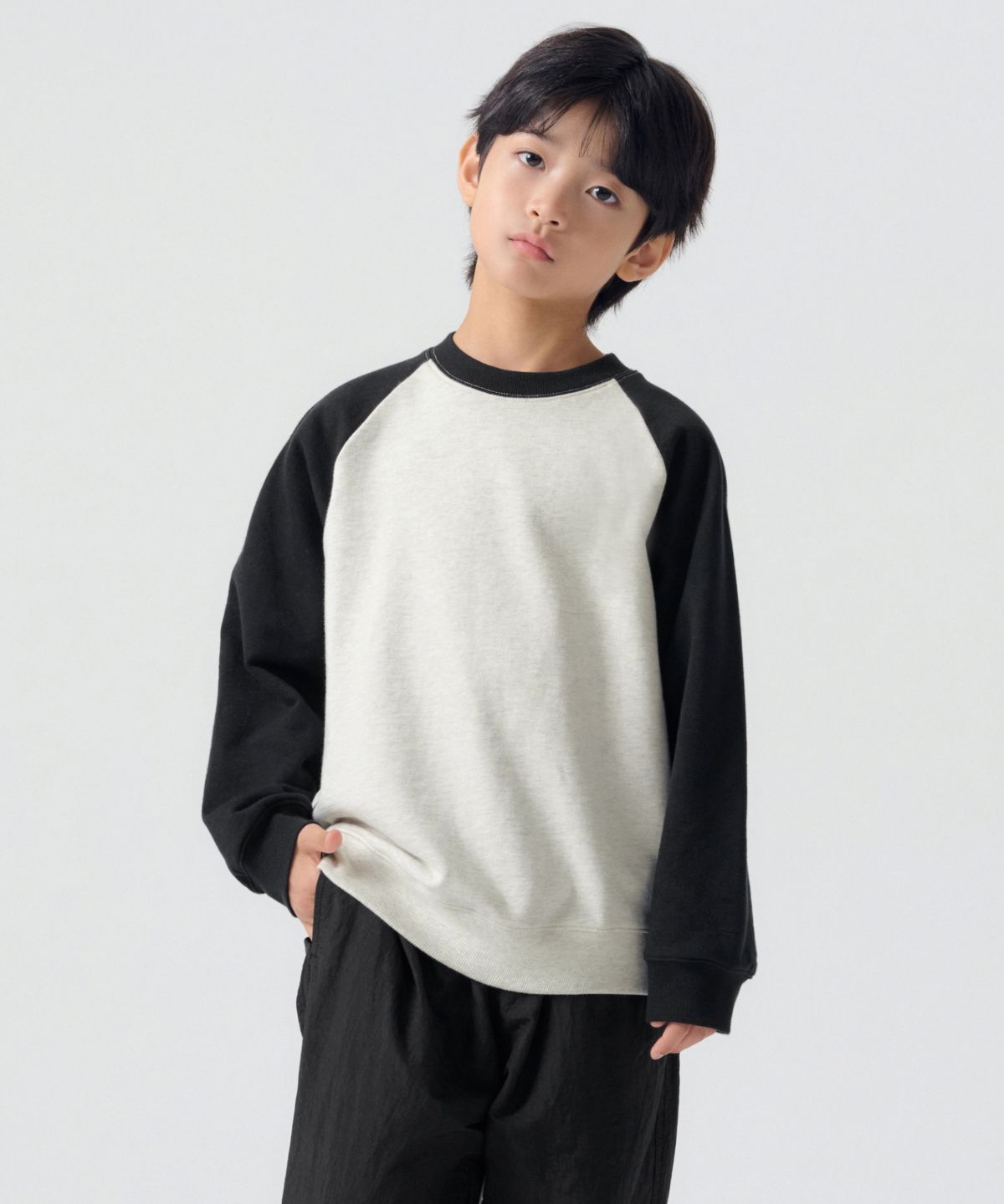 무신사 스탠다드 키즈(MUSINSA STANDARD KIDS) 오버사이즈 래글런 스웨트셔츠 [오트밀/블랙]
