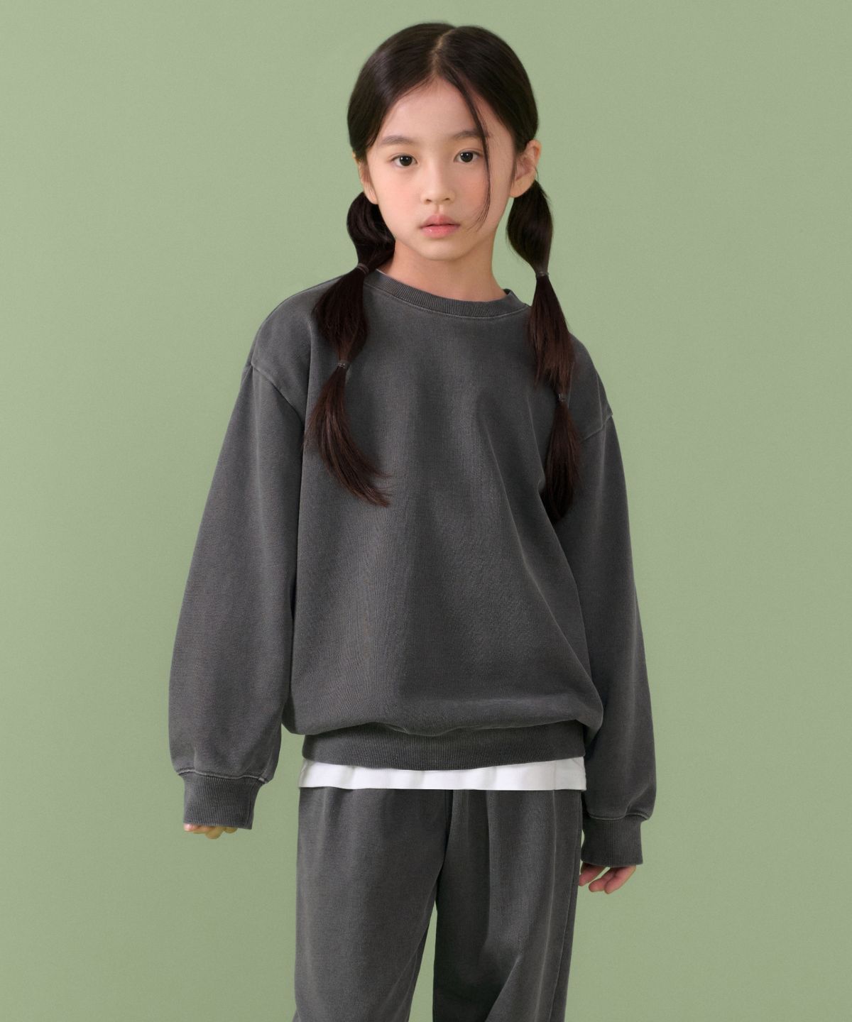 무신사 스탠다드 키즈(MUSINSA STANDARD KIDS) 피그먼트 오버사이즈 스웨트셔츠 [차콜 그레이]