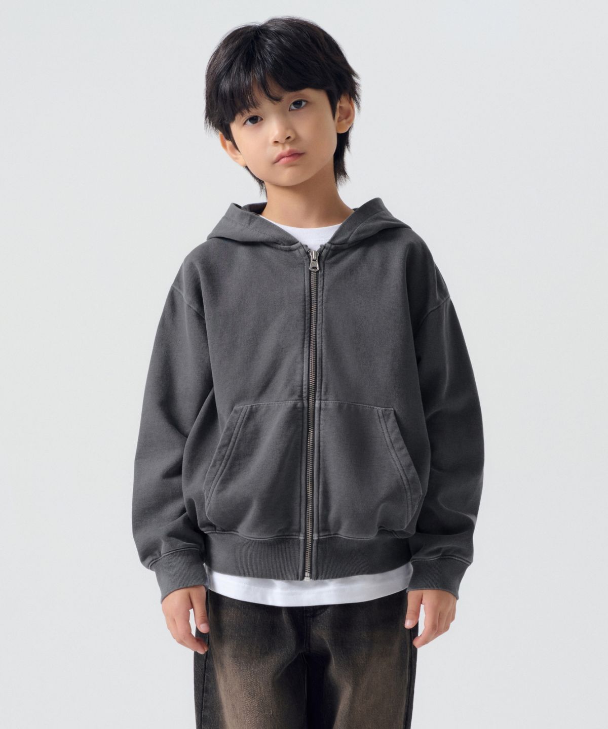 무신사 스탠다드 키즈(MUSINSA STANDARD KIDS) 피그먼트 오버사이즈 후디드 스웨트 집업 [차콜 그레이]
