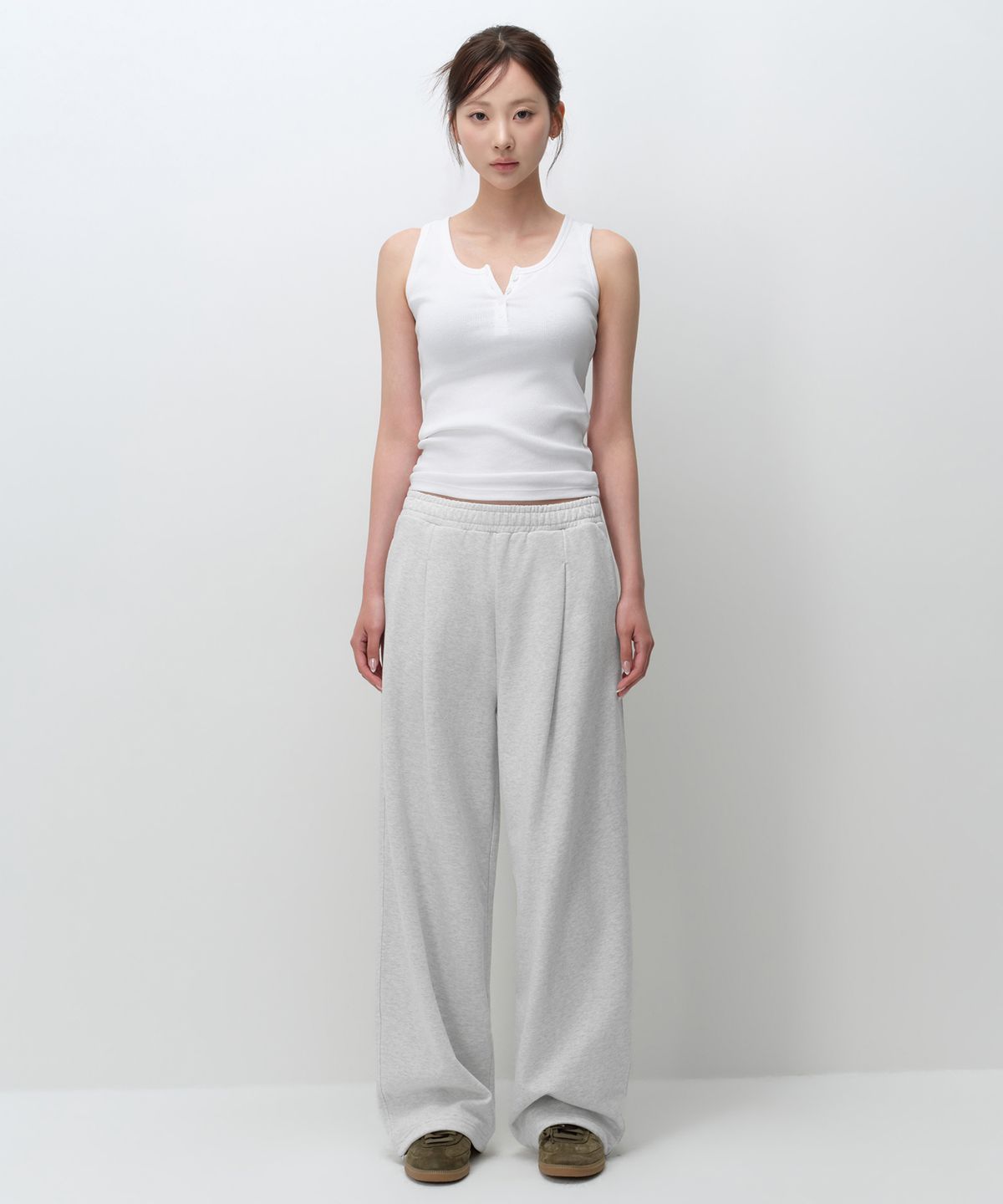 무신사 스탠다드 우먼(MUSINSA STANDARD WOMAN) 우먼즈 딥 턱 베리어블 와이드 라운지 스웨트 팬츠 [멜란지 라이트 그레이]