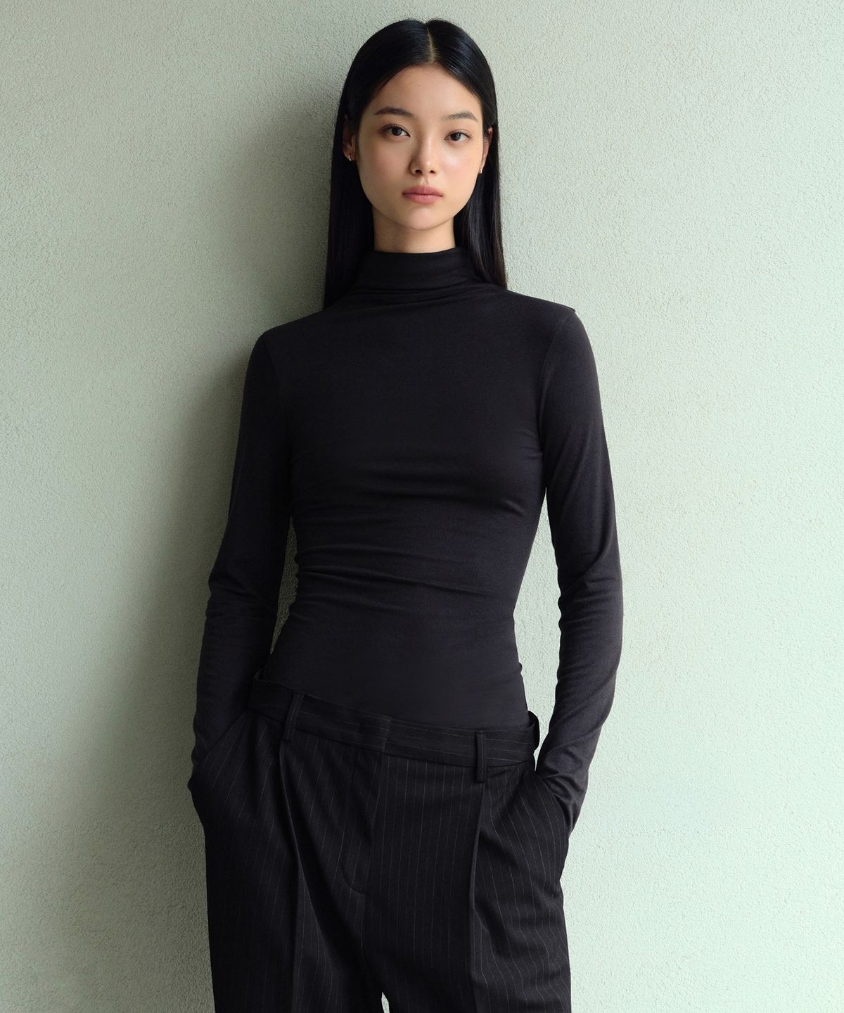 무신사 스탠다드 우먼(MUSINSA STANDARD WOMAN) 우먼즈 울 텐셀 슬림 터틀 넥 긴소매 티셔츠 [블랙]