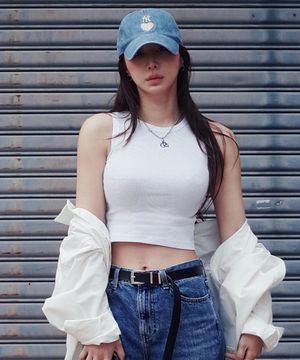 우먼 로고 자수 크롭 탱크 탑 나시 (화이트)