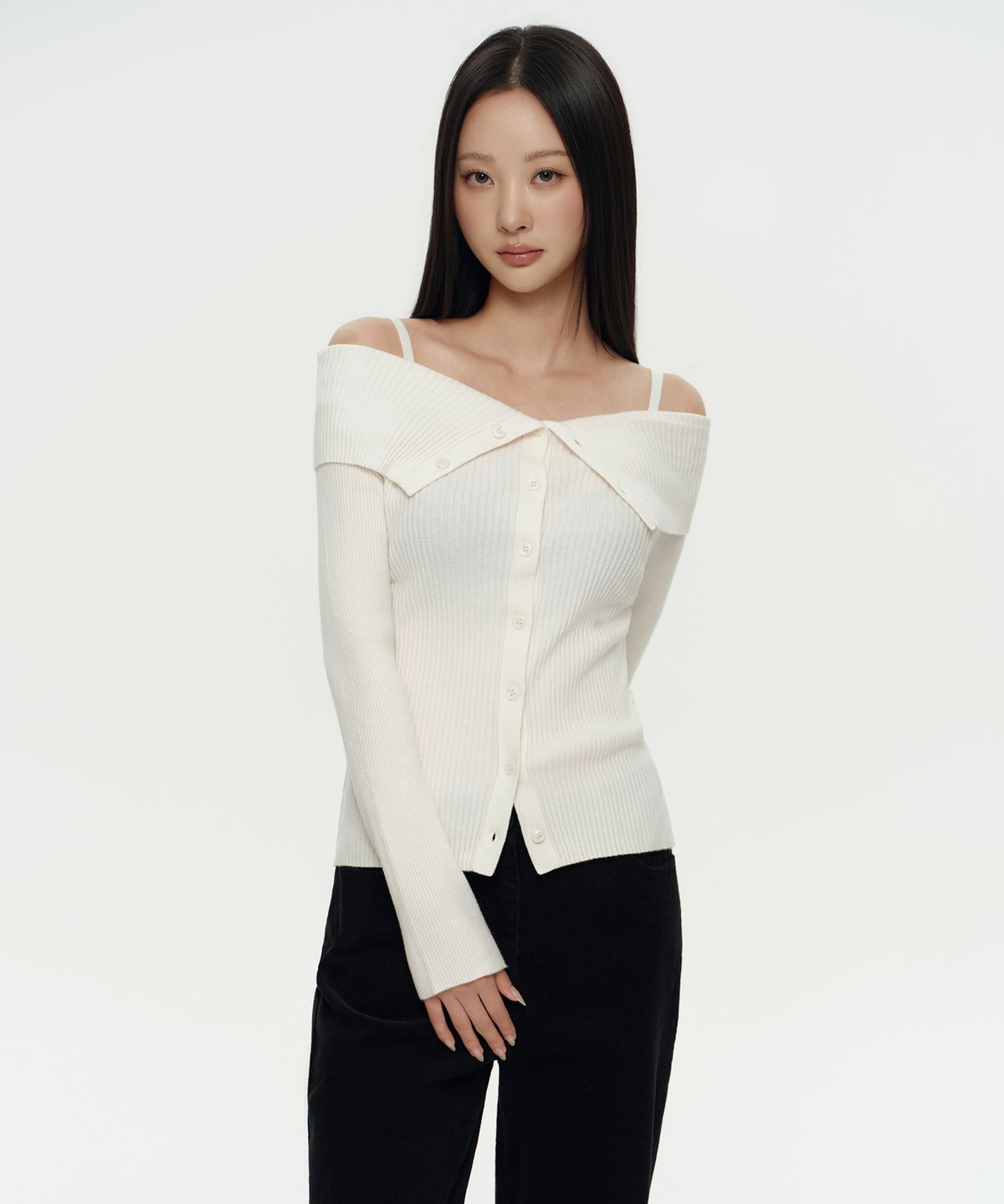 무신사 스탠다드 우먼(MUSINSA STANDARD WOMAN) 우먼즈 리브드 턴 다운 오프 숄더 가디건 [아이보리]