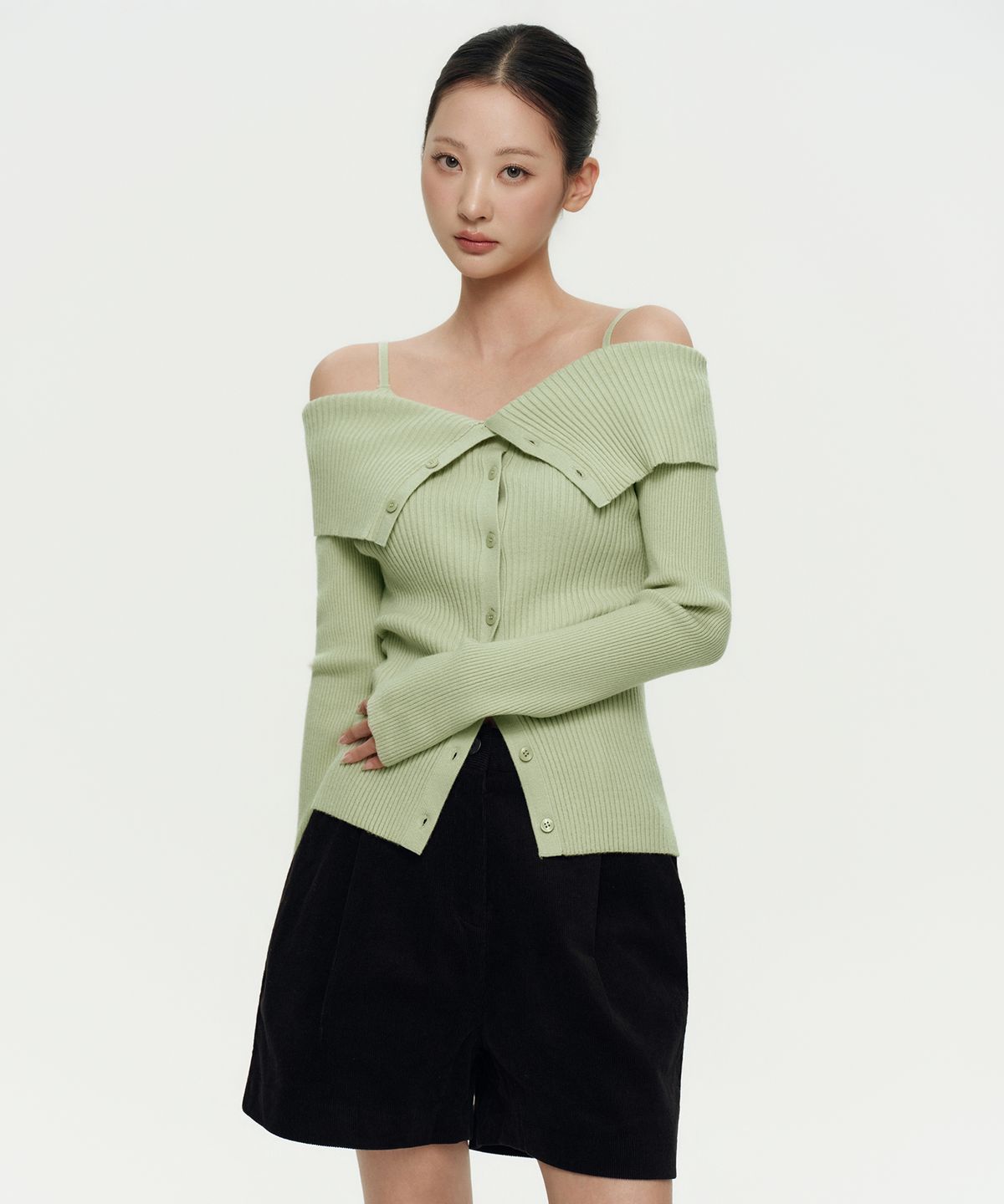 무신사 스탠다드 우먼(MUSINSA STANDARD WOMAN) 우먼즈 리브드 턴 다운 오프 숄더 가디건 [페일 그린]