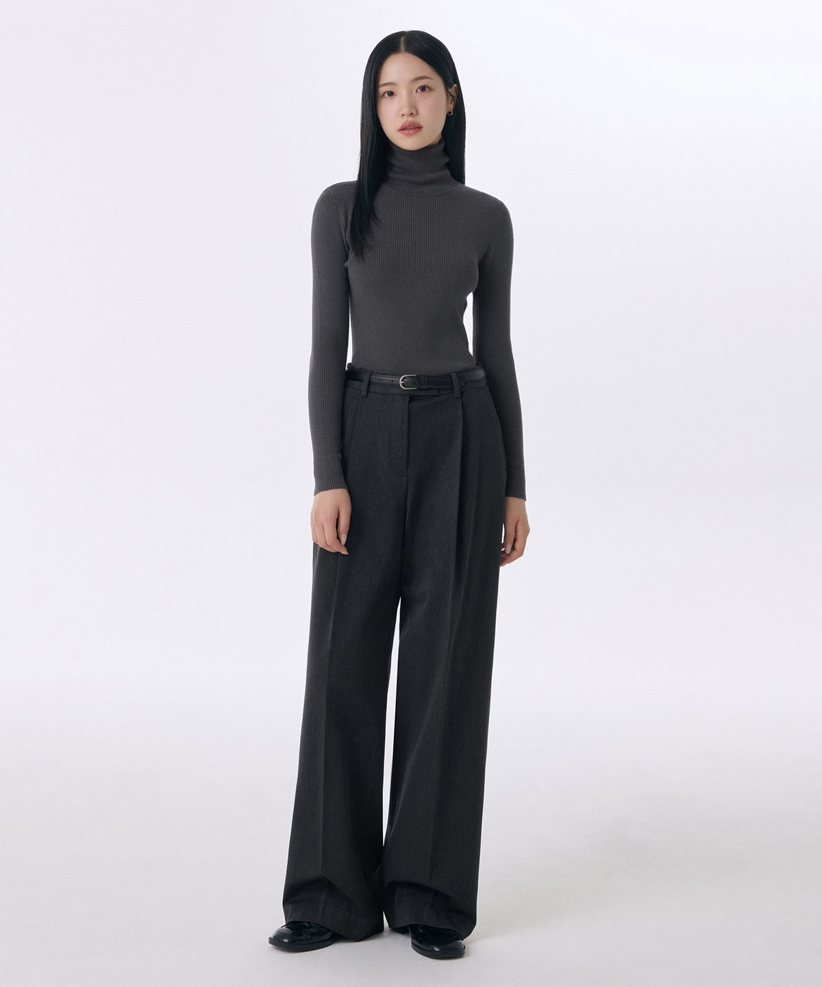 무신사 스탠다드 우먼(MUSINSA STANDARD WOMAN) 우먼즈 헤비웨이트 속기모 딥 턱 와이드 슬랙스 [차콜 그레이]