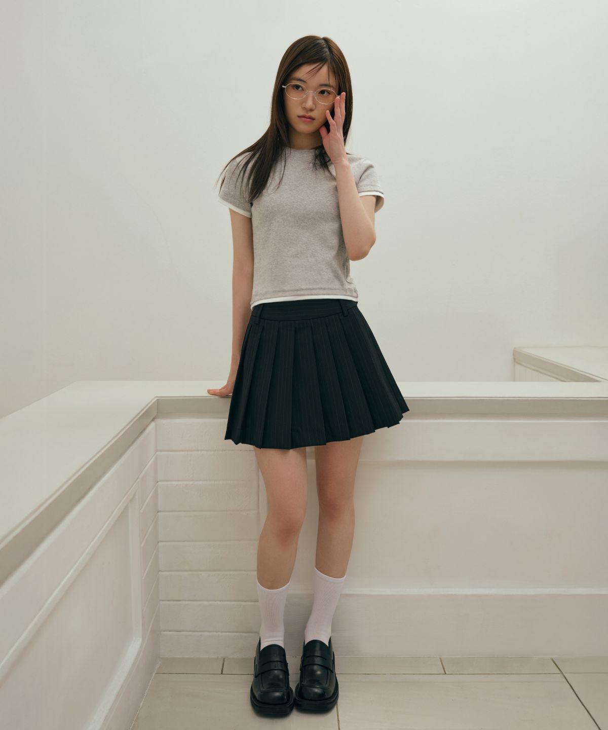 무신사 스탠다드 우먼(MUSINSA STANDARD WOMAN) 우먼즈 핀스트라이프 로 라이즈 플리츠 미니 스커트 [블랙]