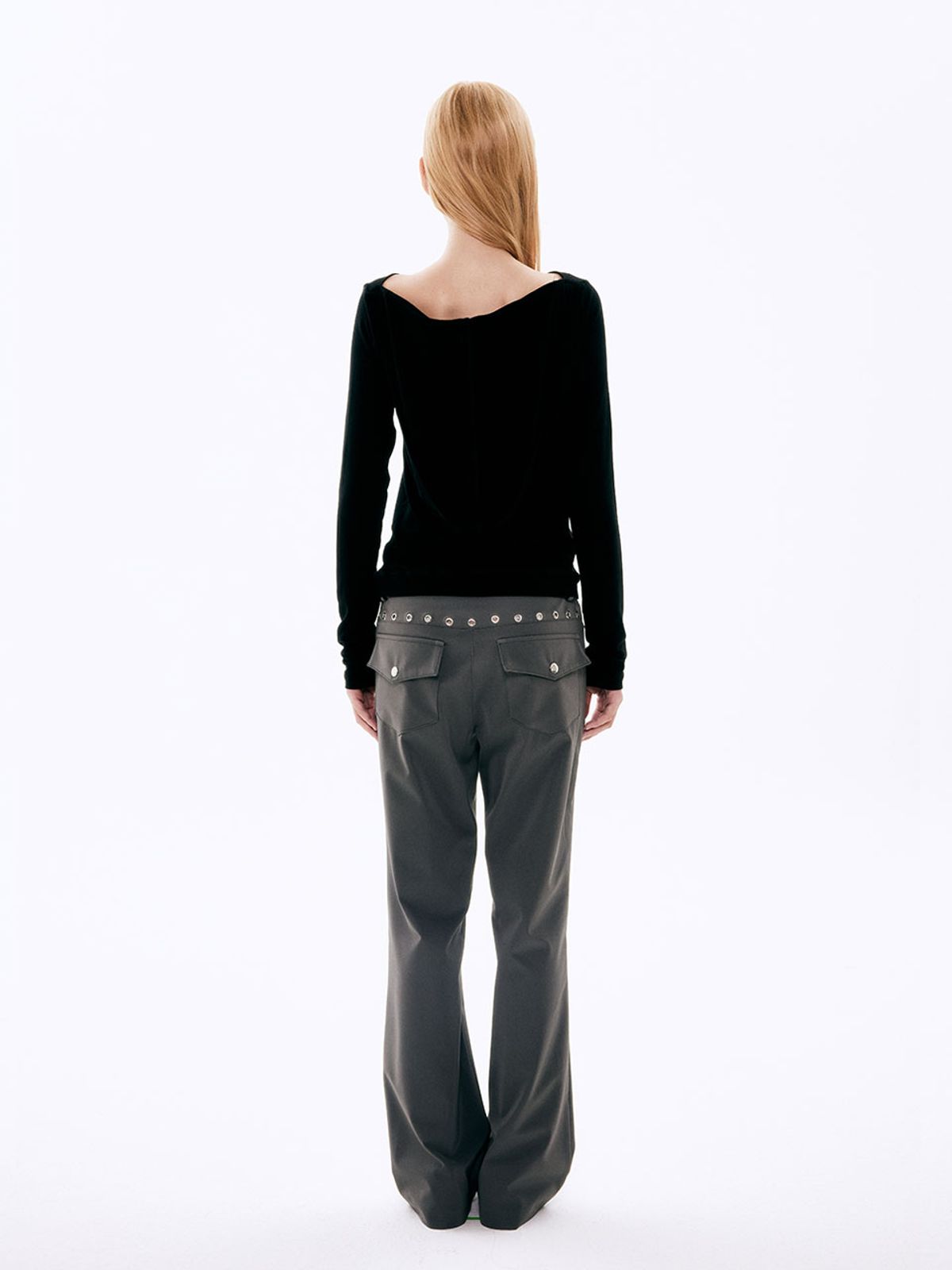 비수스(VISUS) EYELET BOOTCUT PANTS_CHARCOAL