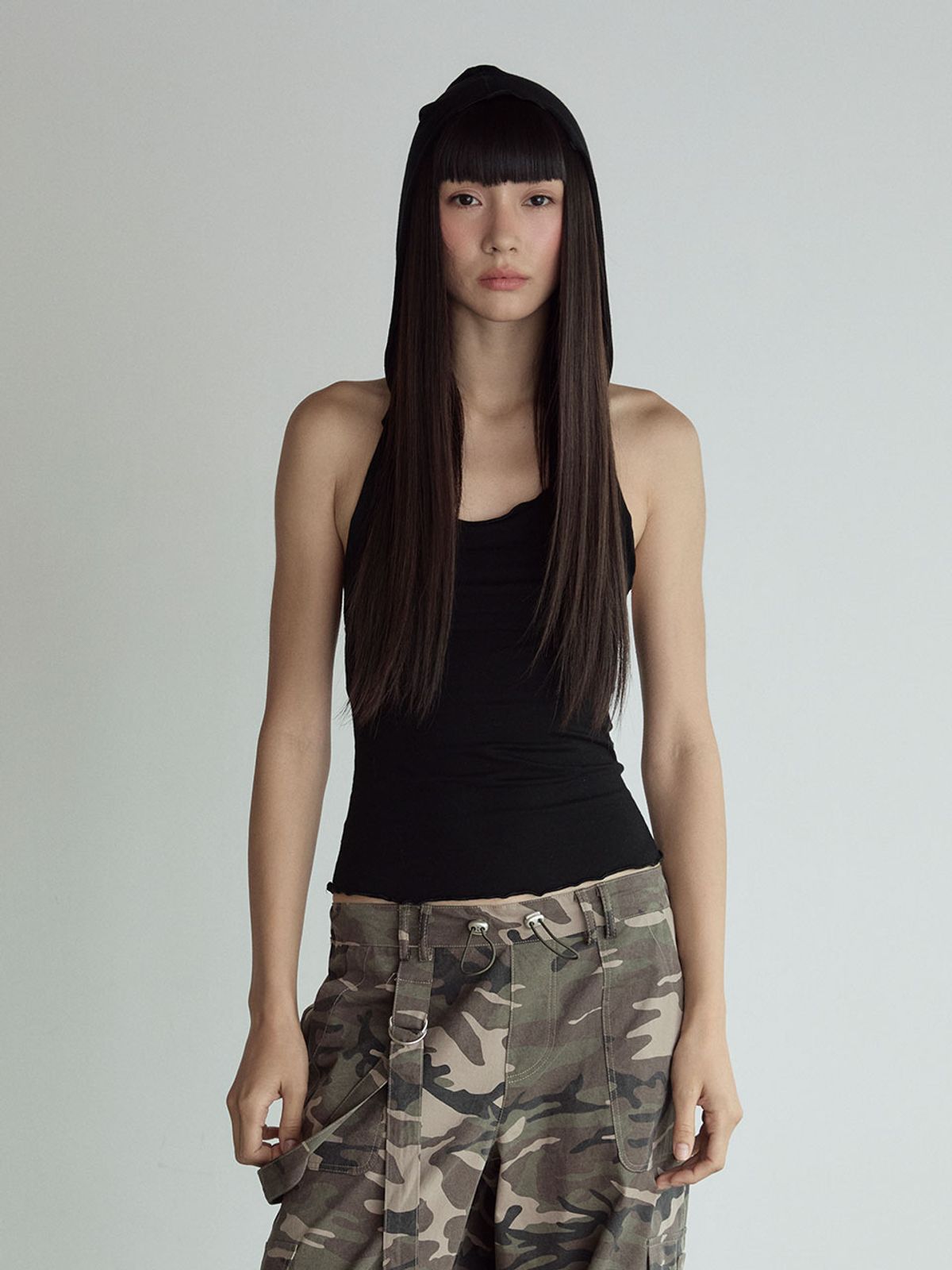 비수스(VISUS) Hood Sleeveless Top_Black