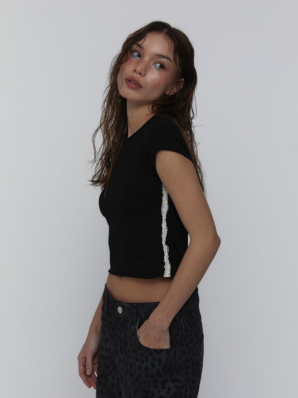 비수스(VISUS) LACE BABY T-SHIRTS_BLACK