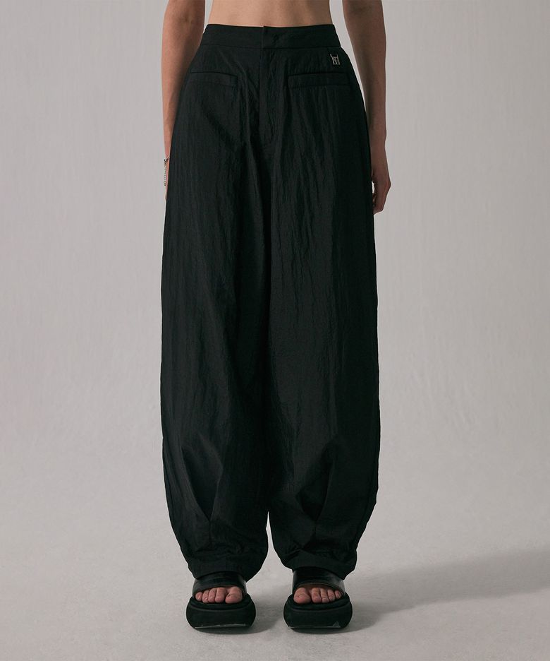 Double Box Pleats Nylon Slacks [ Black ]