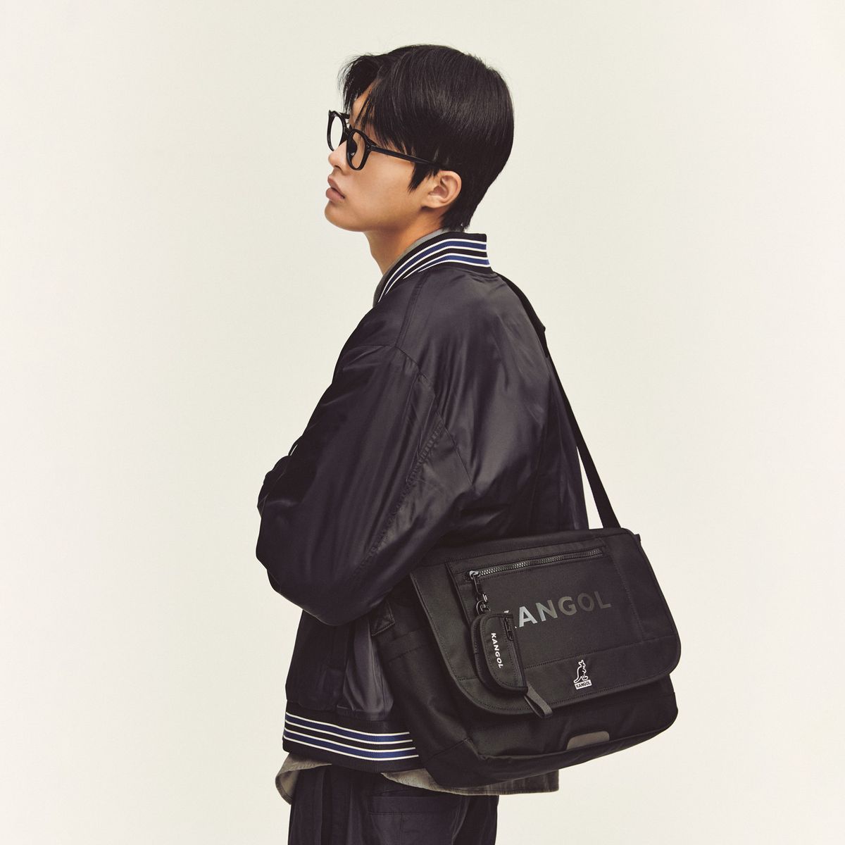 캉골(KANGOL) 아이언 라이트 메신저백 2086 블랙