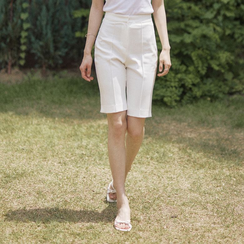 Incision capri pants - white