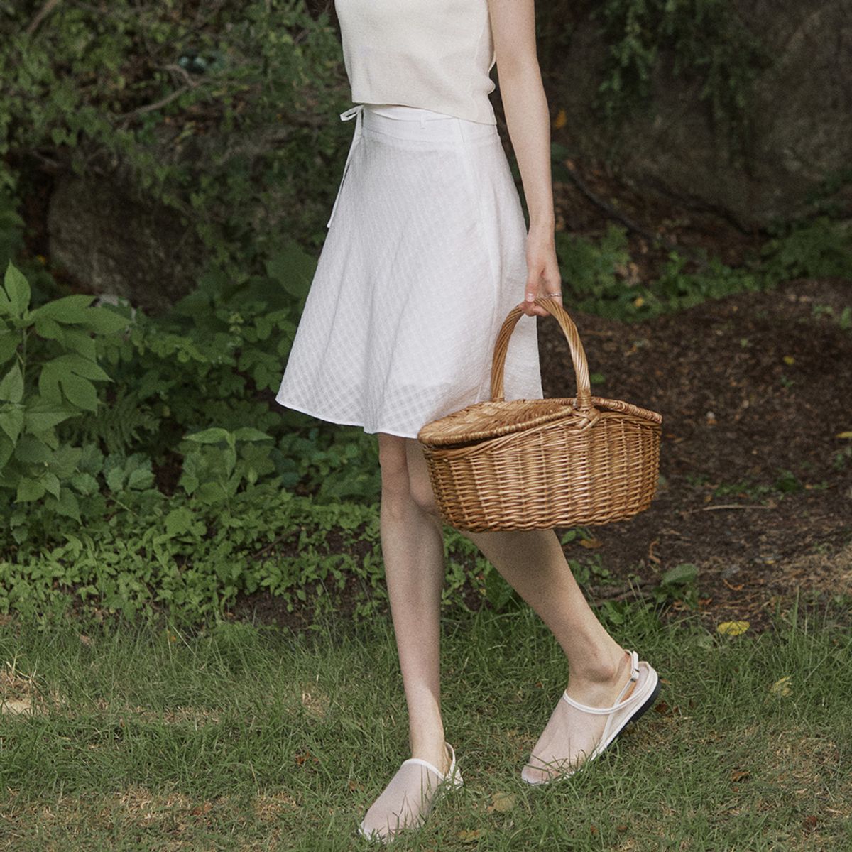 어다울(ADAUL) Oblique check ribbon midi skirt - white