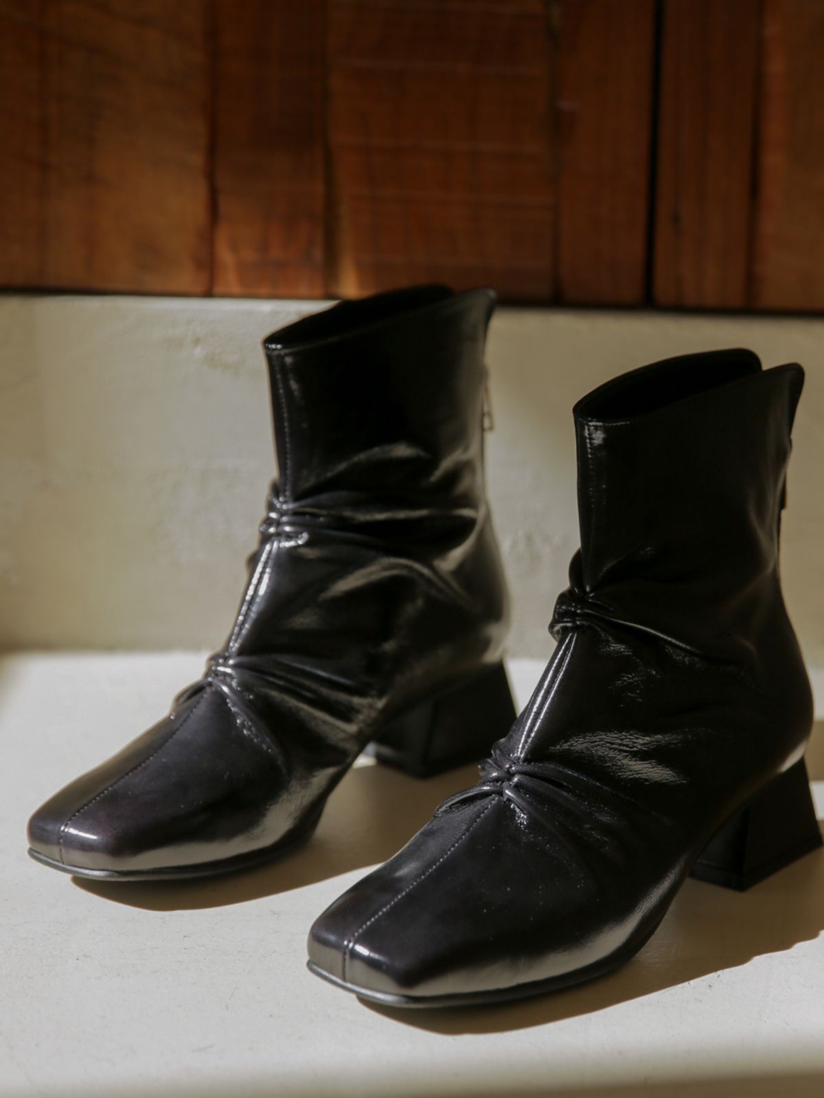 더 로맨틱 오션(THE ROMANTIC OCEAN) Glossy boots / 글로시 부츠 (black)