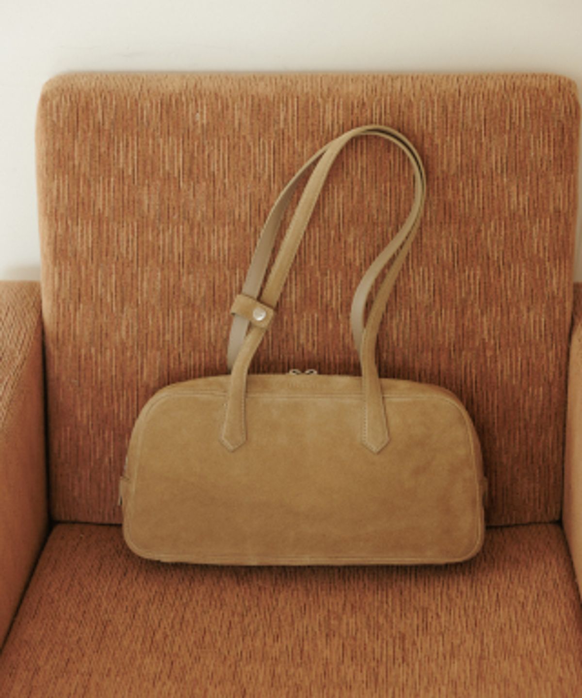 튜드먼트(TTUDEMENT) SUEDE BOWLING SHOULDER BAG BEIGE