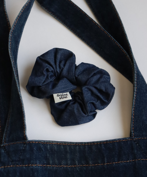 라벨 포인트 데님 스크런치