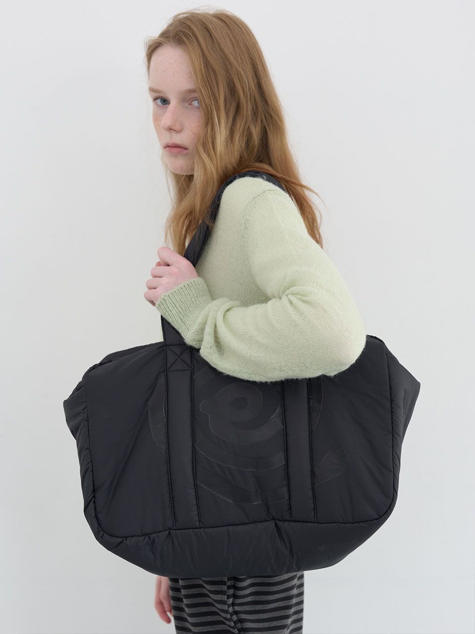 【ENZO BLUES】のエディ ペディドゥ ショルダーバッグ / 追跡付 MUSINSA公式 | ENZO BLUES Eddie Padded Shoulder Bag (Black)