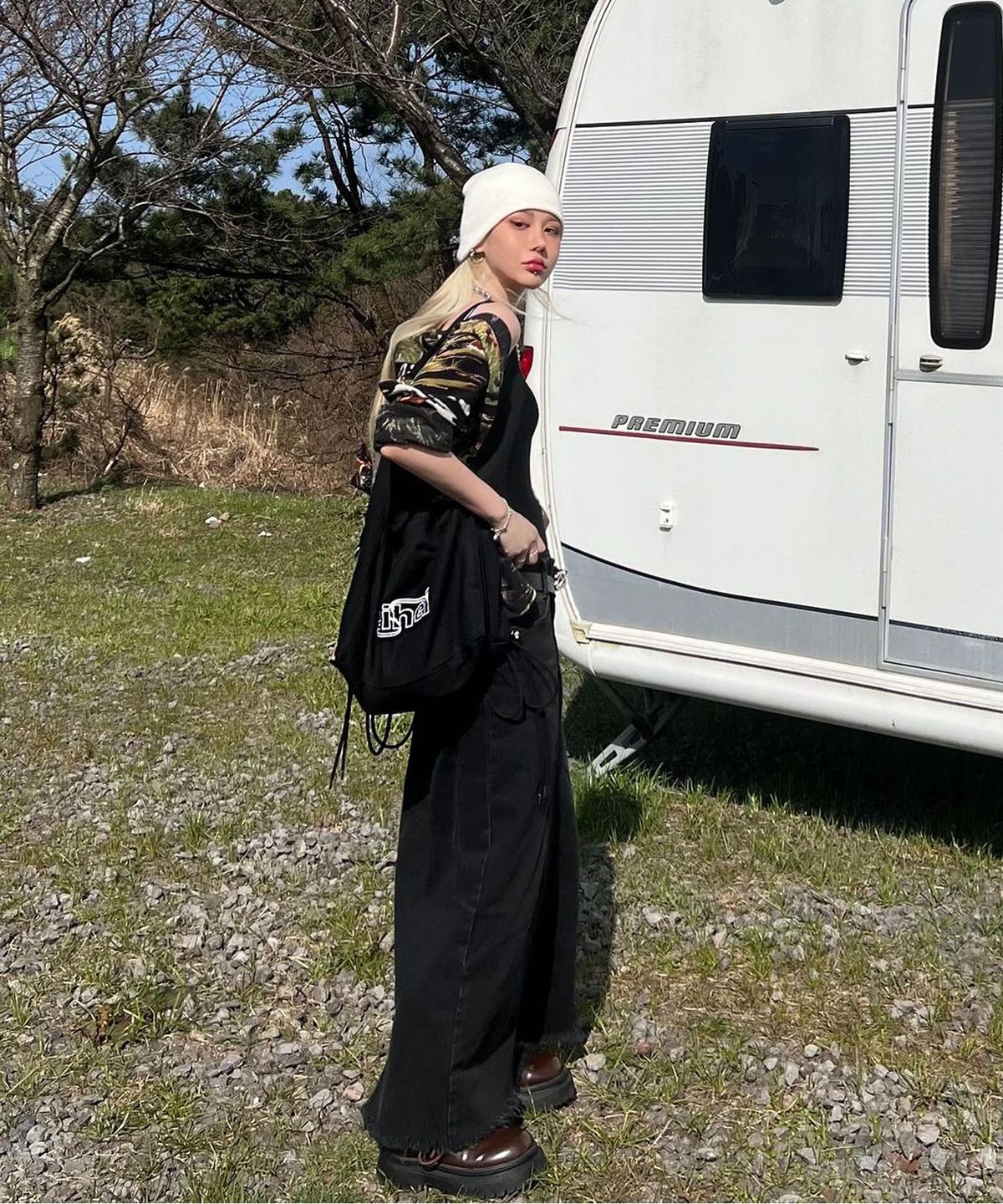 페이헤이(FEIHEI) CHESTNUT MULTI BAG BLACK