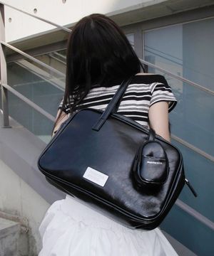 304 leather pouch shoulder bag _ Black