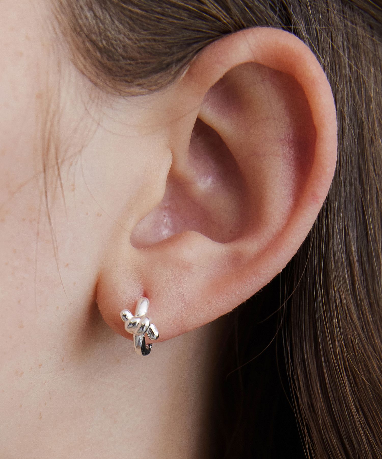 イヤリング TATIANA Screw Hoop Earrings EC3118 MUSINSA | TATIANA (Silver 925) Square Stream Hoop Earrings