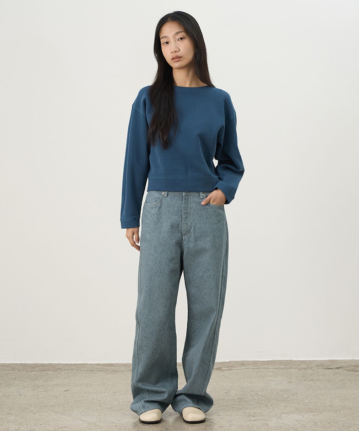 러프사이드 화이트라벨(ROUGH SIDE WHITE LABEL) Crewneck Cropped Shirt Blue