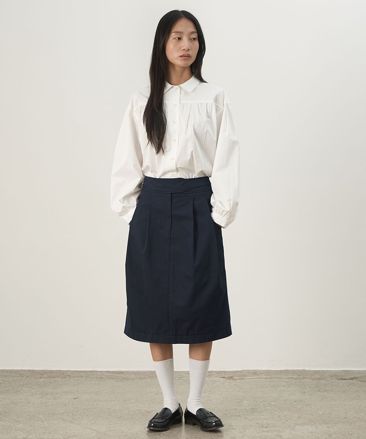 러프사이드 화이트라벨(ROUGH SIDE WHITE LABEL) Volume Shirring Shirt Cloud White