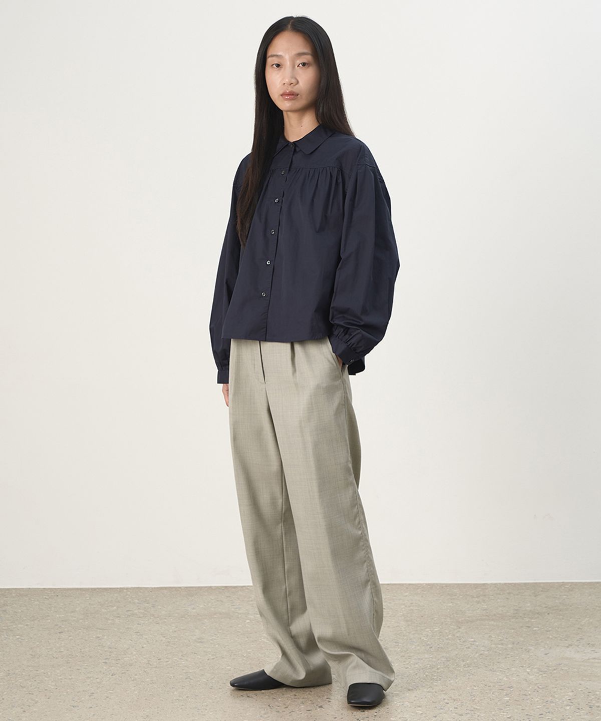 러프사이드 화이트라벨(ROUGH SIDE WHITE LABEL) Volume Shirring Shirt Midnight Blue
