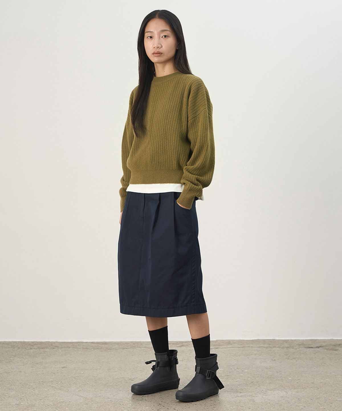 러프사이드 화이트라벨(ROUGH SIDE WHITE LABEL) Classic Crewneck Knit Moss