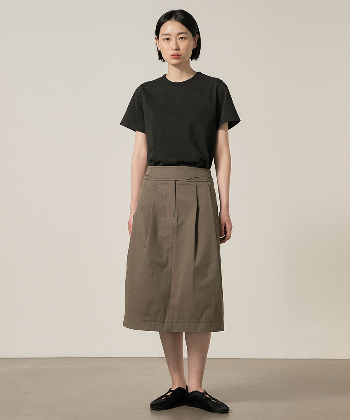 러프사이드 화이트라벨(ROUGH SIDE WHITE LABEL) Essential 1/2 T-Shirt Charcoal