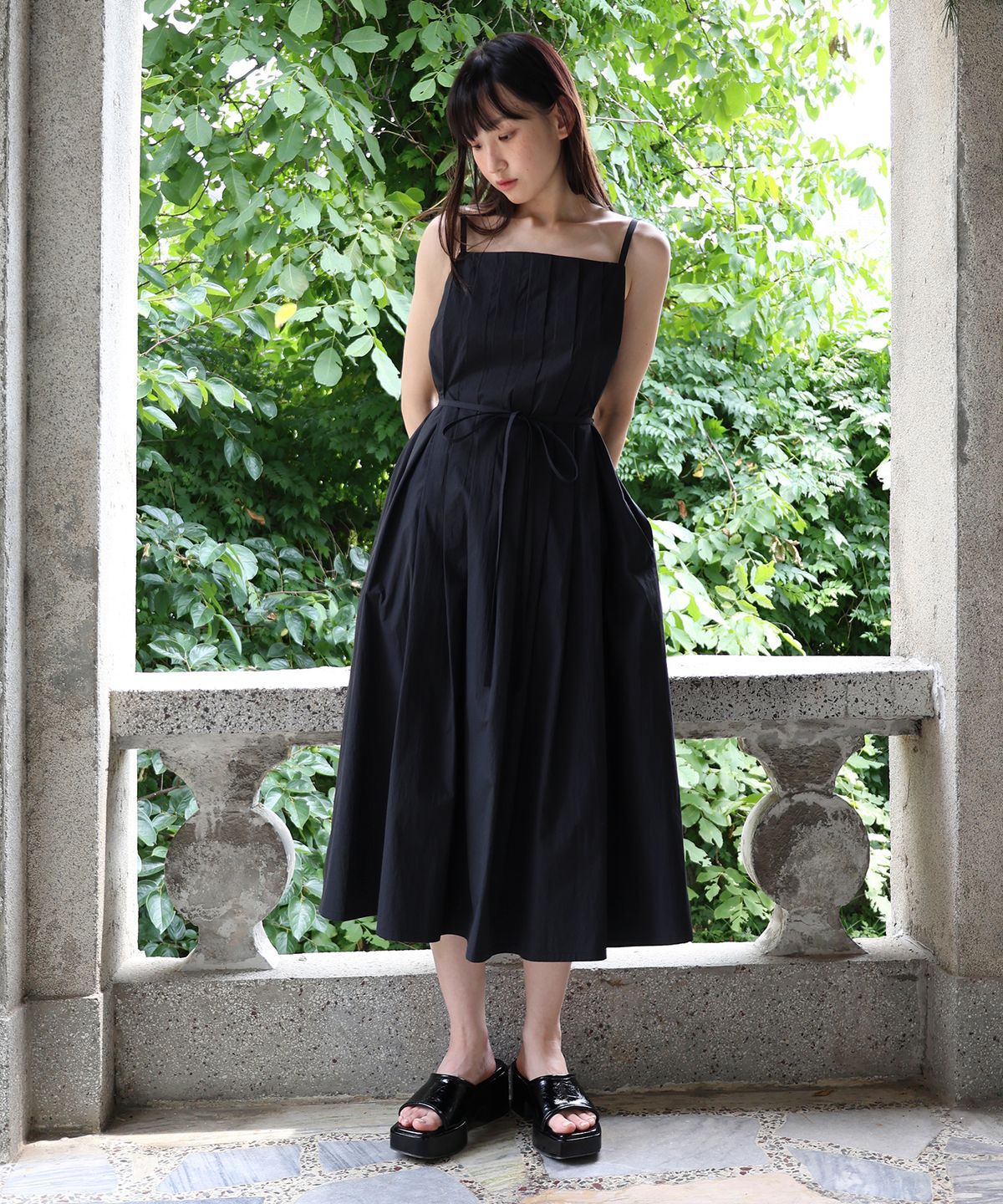 폴앤앨리스(PAUL&ALICE) PLEATS CAMISOLE DRESS / BLACK