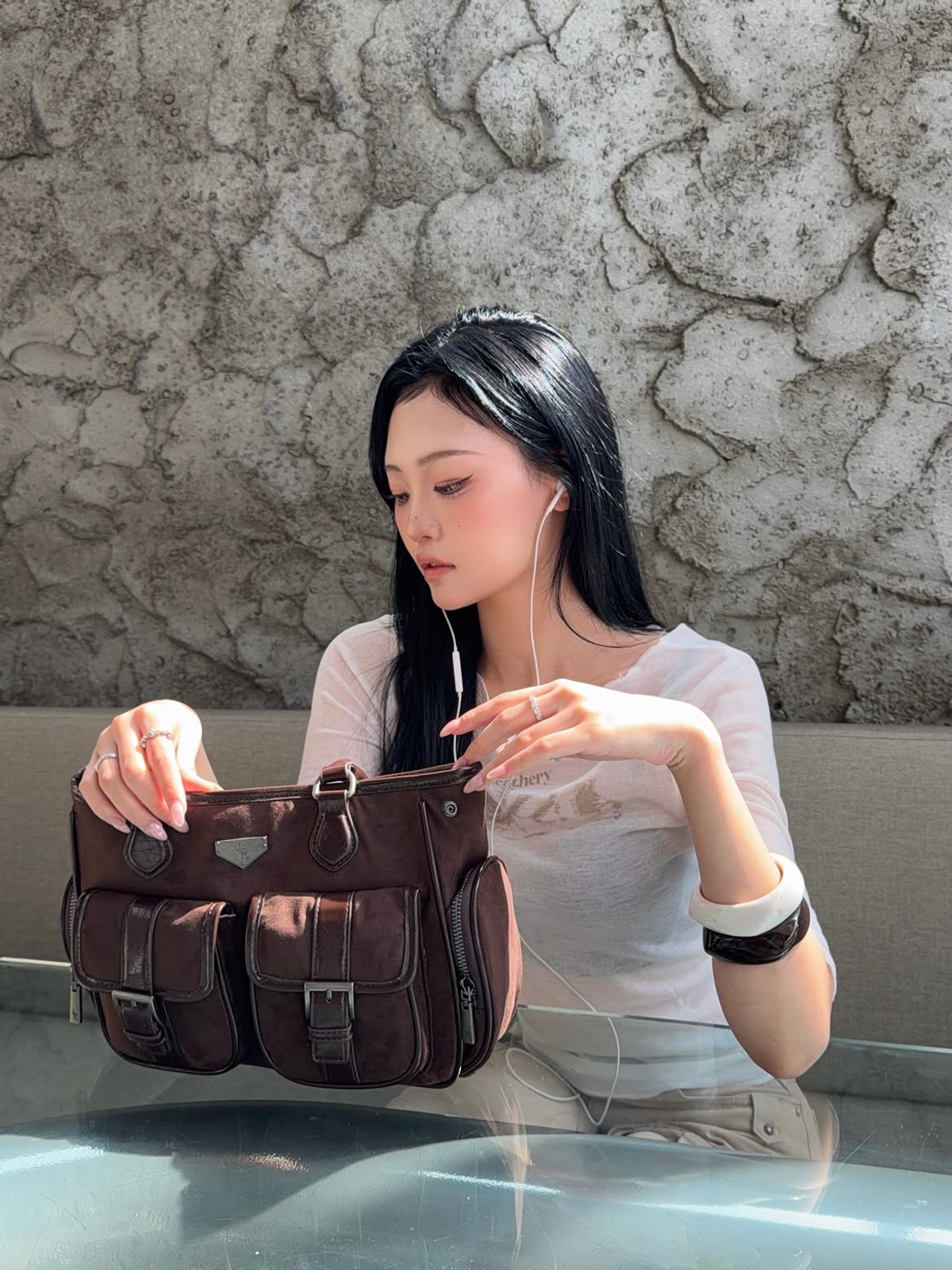 레더리(LEATHERY) 멀티 포켓 스웨이드 숄더백 [BROWN]