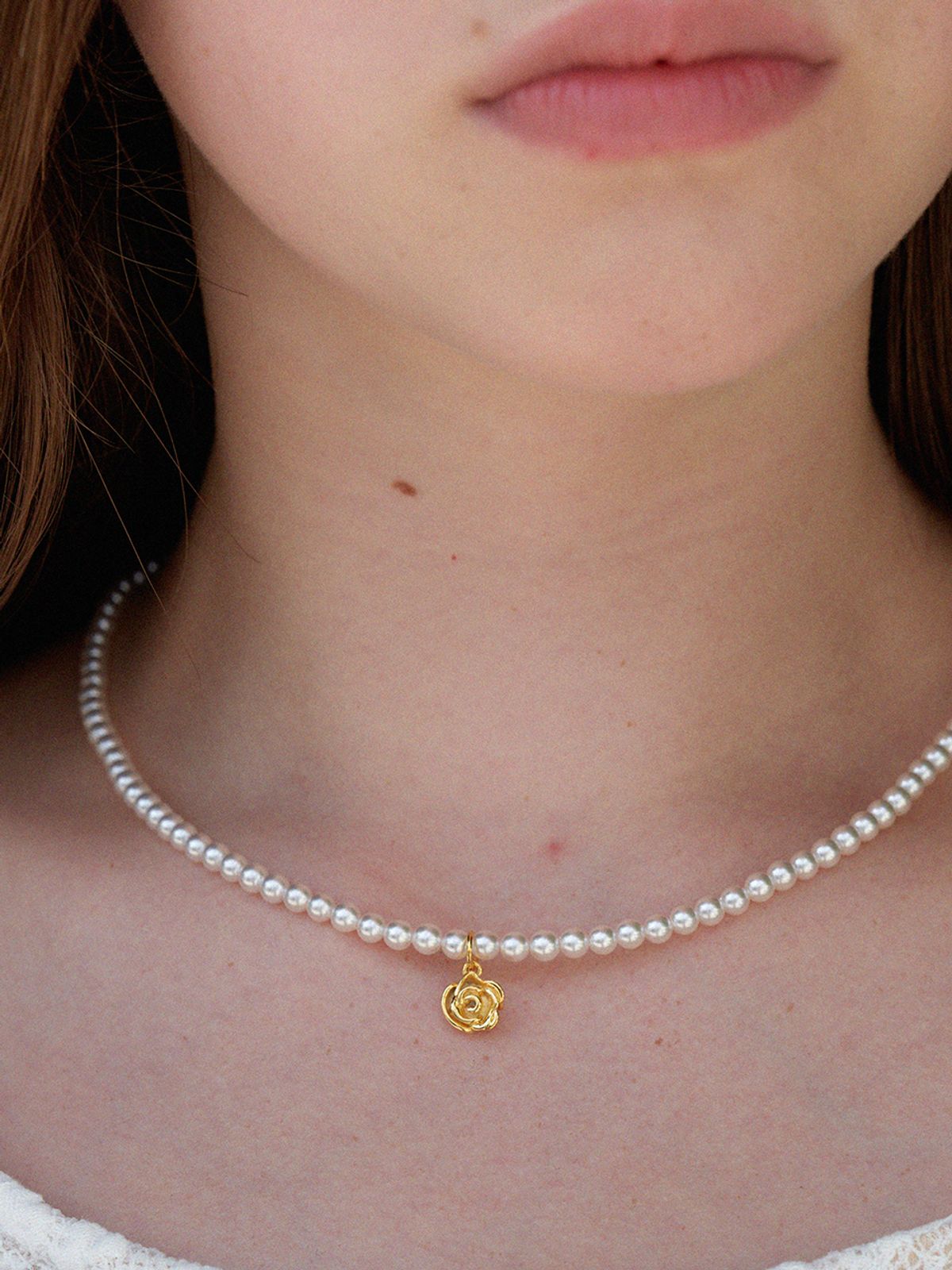 리엔느와르(leeENoir) Round Rose Pearl Necklace (2color)