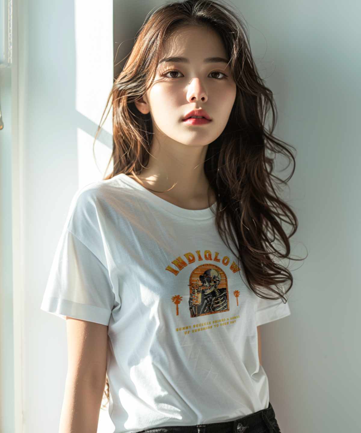 인디글로우(INDIGLOW) 써니 스퀴즈 스컬 캐릭터 프린팅 그래픽 티셔츠
