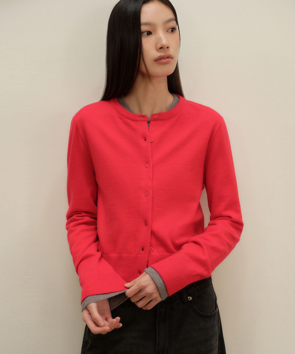 무신사 스탠다드 우먼(MUSINSA STANDARD WOMAN) 우먼즈 에센셜 라운드 넥 가디건 [레드]