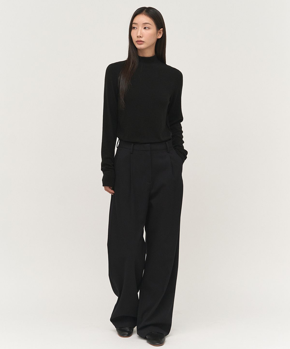러프사이드 화이트라벨(ROUGH SIDE WHITE LABEL) Snug Turtleneck Long Sleeve Crow