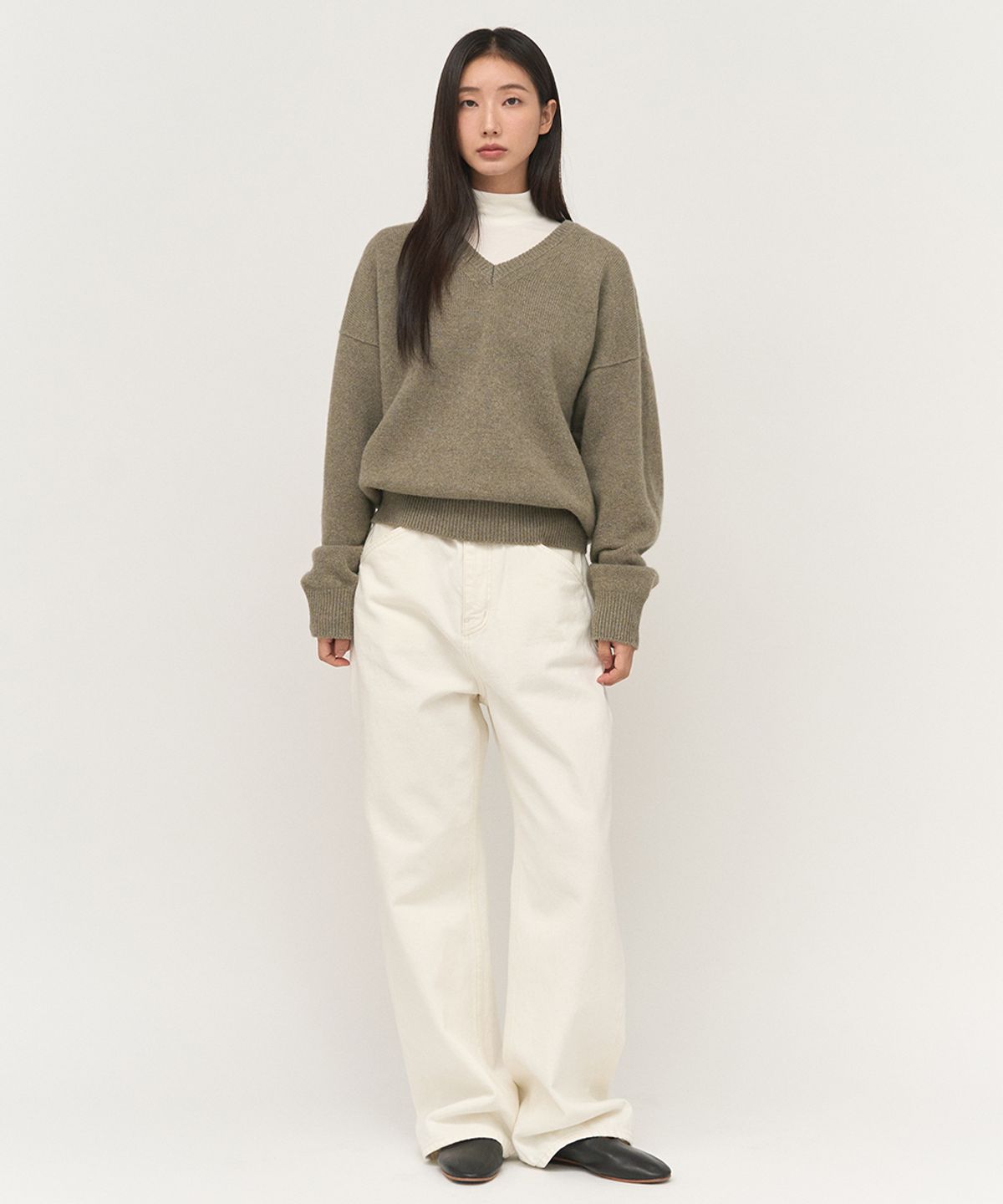 러프사이드 화이트라벨(ROUGH SIDE WHITE LABEL) Whole Garment V Neck Knit Camping Green