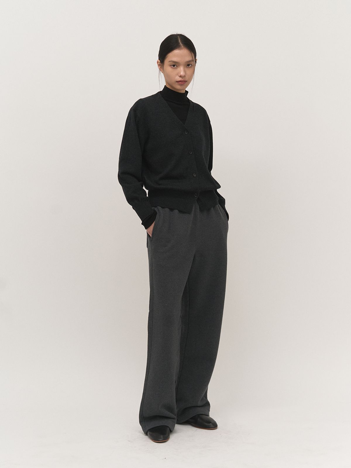 러프사이드 화이트라벨(ROUGH SIDE WHITE LABEL) Stable Sweat Pants Graphite