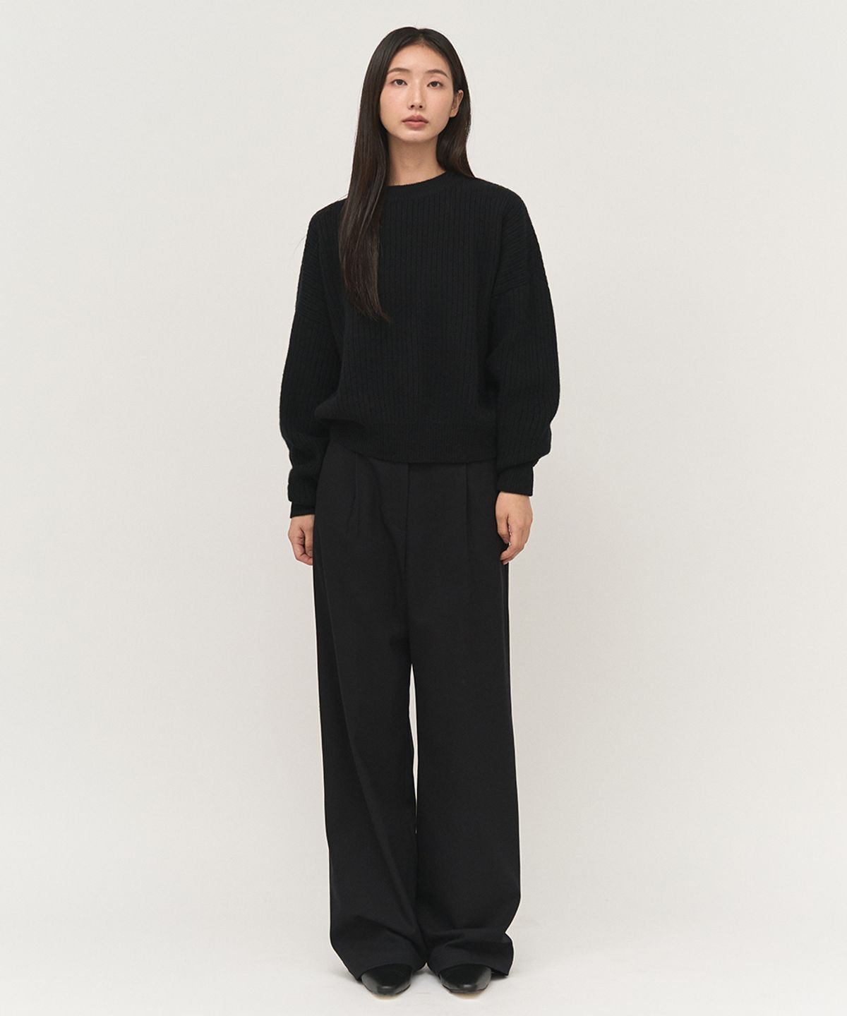 러프사이드 화이트라벨(ROUGH SIDE WHITE LABEL) Classic Crewneck Knit Black