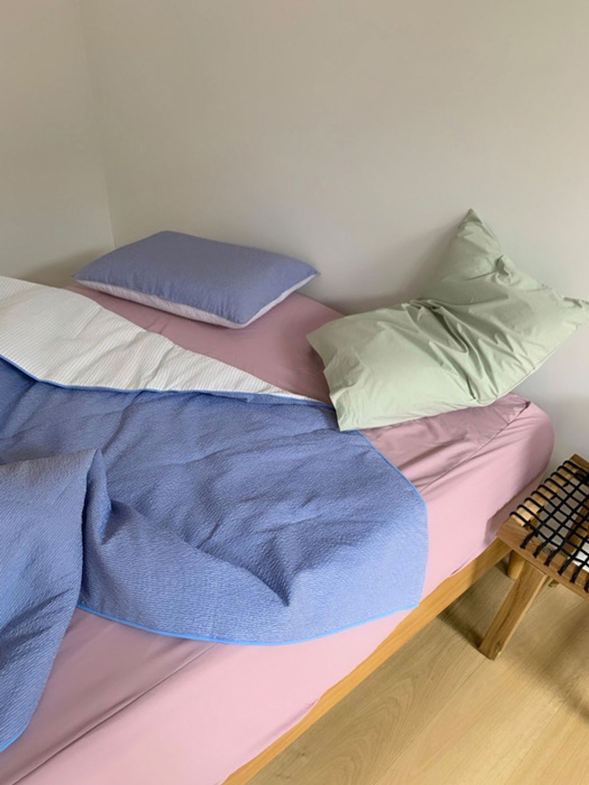 비비홈(VIVIHOME) 포밍 스트라이프 양면 냉감 시어서커 이불 S/SS/Q  3colors