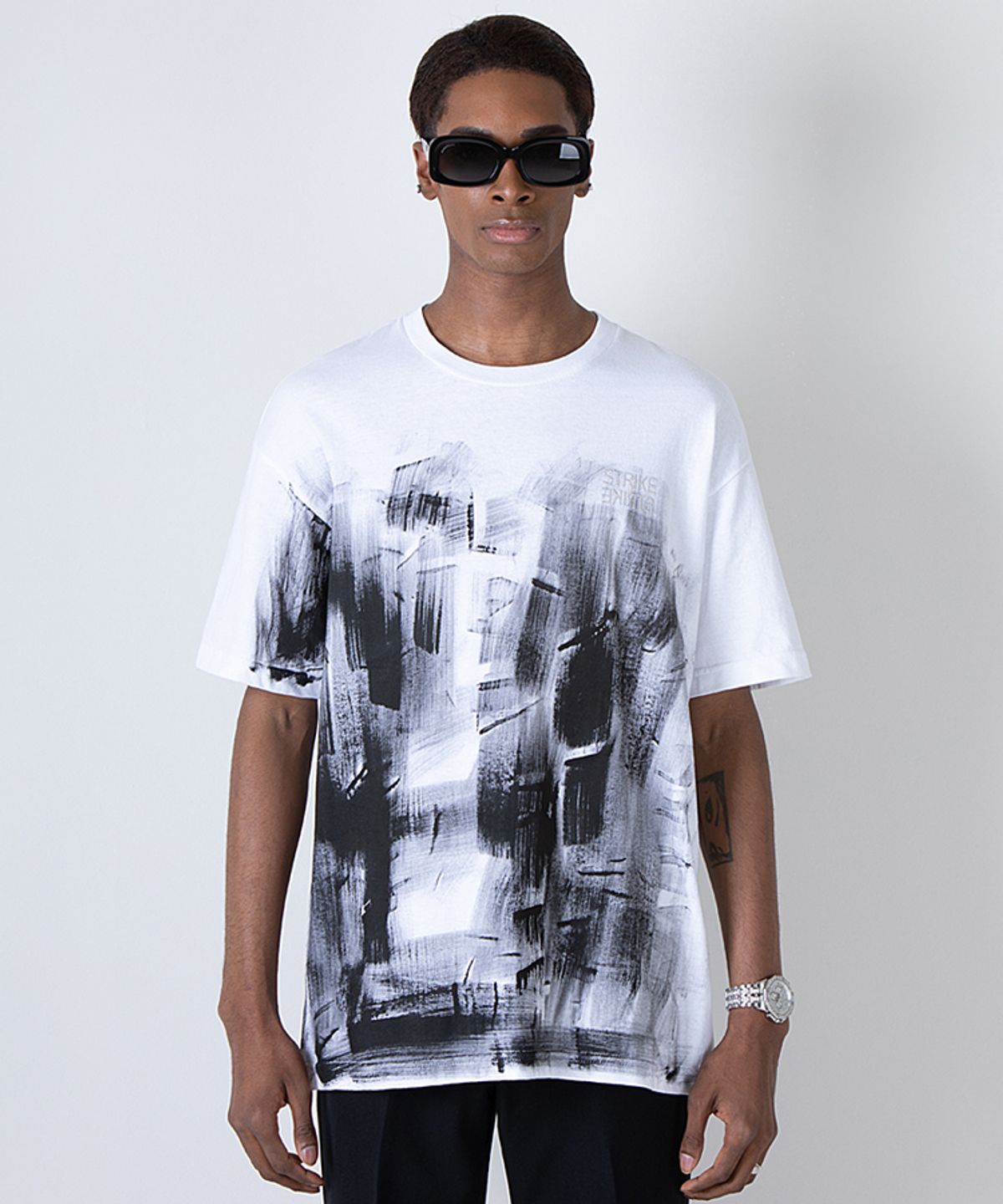 스트라이크(STRIKE) Contrast Canvas Studded T-Shirt